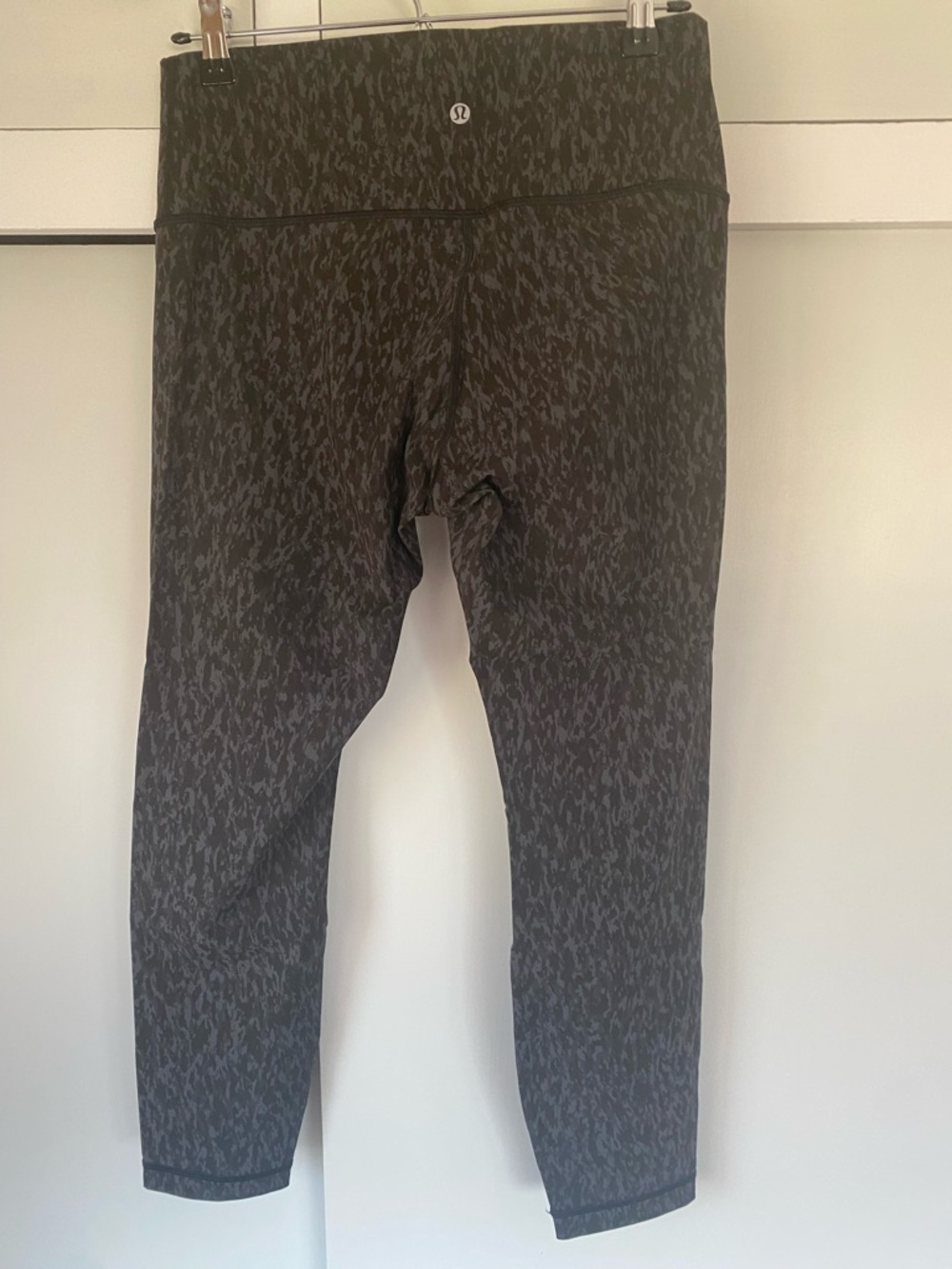 Lululemon Wunder Under HR Tight 25" LCDM 10
Color: Leopard Camo Deep Coal Multi